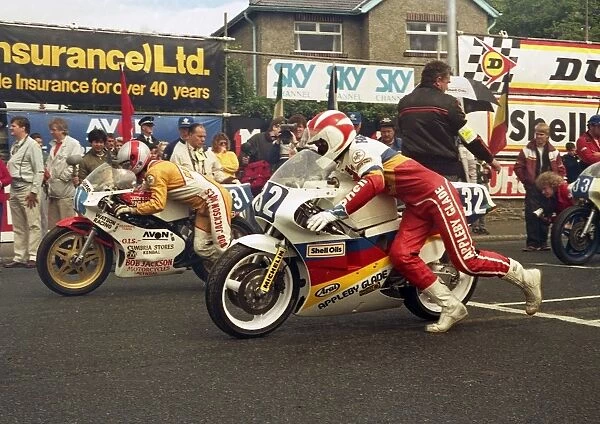 Alan Bud Jackson (Yamaha) and Carl Fogarty (Honda) 1987 Junior TT