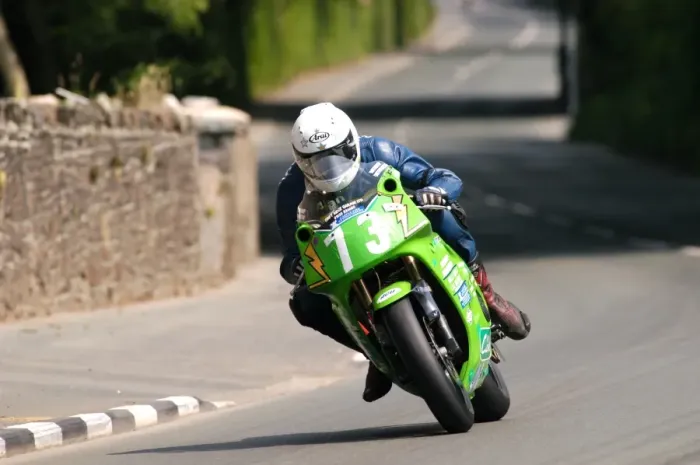Framed Print : Alan Chamley (Kawasaki) 2004 Lightweight 400 TT Framed Print : Alan Chamley (Kawasaki) 2004 Lightweight 400 TT