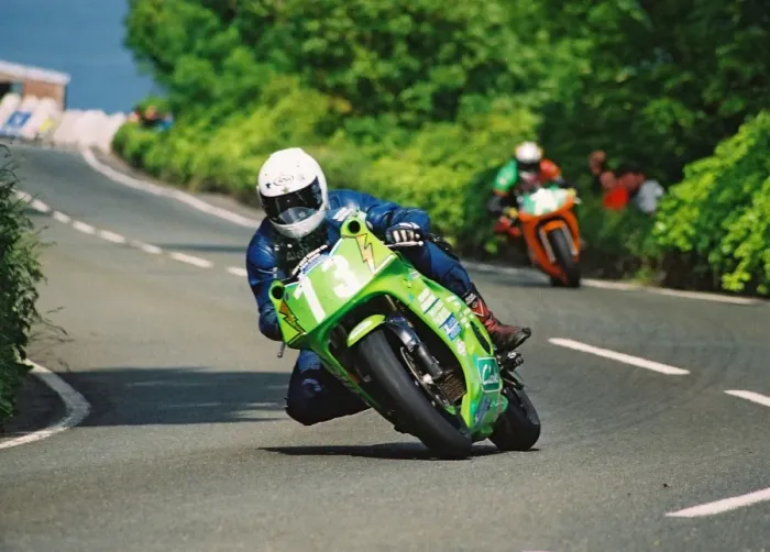 Framed Print : Alan Chamley (Kawasaki) 2004 Lightweight 400 TT