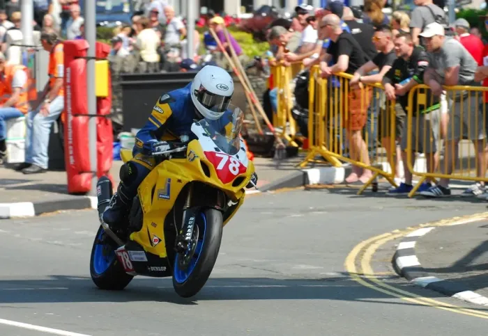 Framed Print : Alan Connor (Suzuki) 2016 Superstock TT
