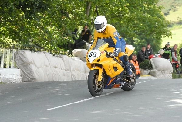 Alan Connor (Suzuki) on Ballaugh Bridge, 2009 Superbike TT