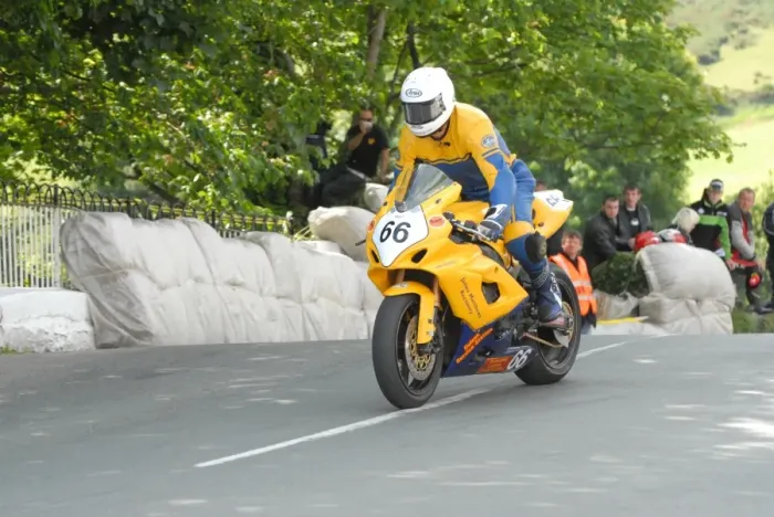 Framed Print : Alan Connor (Suzuki) on Ballaugh Bridge, 2009 Superbike TT Framed Print : Alan Connor (Suzuki) on Ballaugh Bridge, 2009 Superbike TT