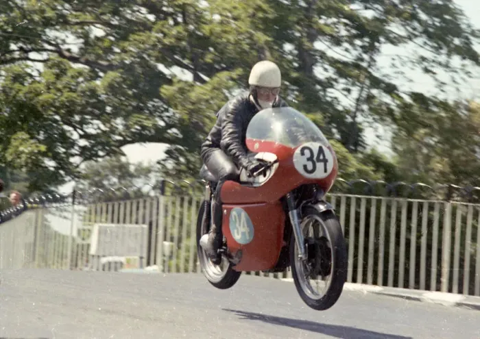 Framed Print : Alan Dugdale (Norton) 1965 Junior TT Framed Print : Alan Dugdale (Norton) 1965 Junior TT