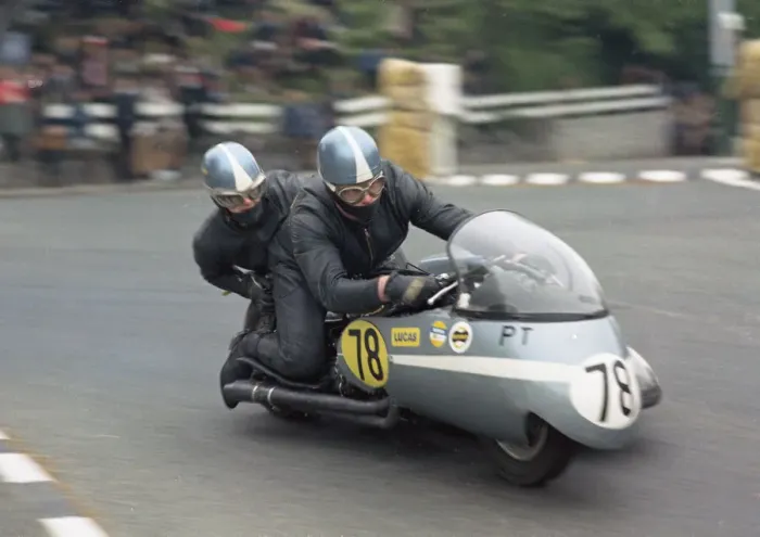 Framed Print : Alan Gillender & G Simpson (Triumph) 1971 750 Sidecar TT Framed Print : Alan Gillender & G Simpson (Triumph) 1971 750 Sidecar TT