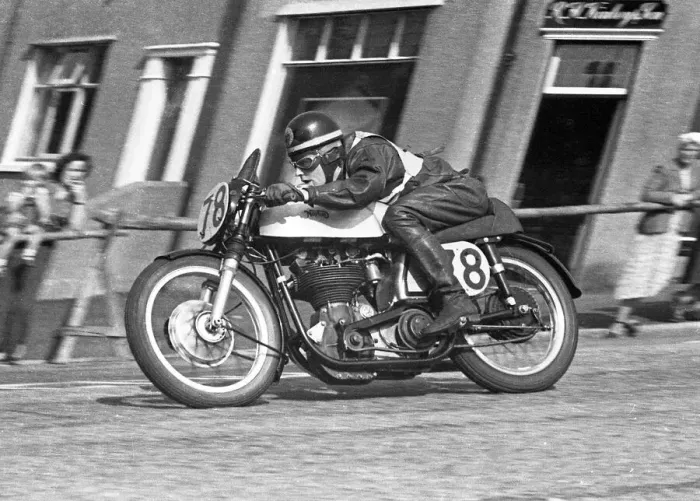 Framed Print : Alan Holmes (Norton) 1953 Junior Manx Grand Prix