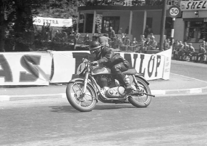 Framed Print : Alan Holmes (Norton) 1953 Senior Clubman TT Framed Print : Alan Holmes (Norton) 1953 Senior Clubman TT