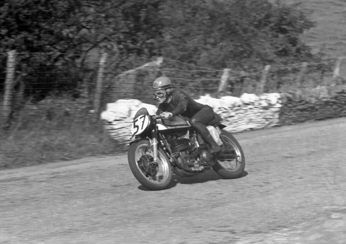 Framed Print : Alan Holmes (Norton) 1957 Junior Manx Grand Prix Framed Print : Alan Holmes (Norton) 1957 Junior Manx Grand Prix