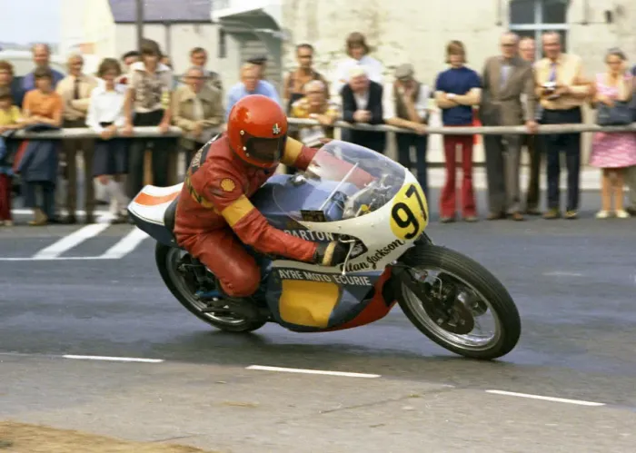 Framed Print : Alan Jackson (Brew Suzuki) 1975 Senior Manx Grand Prix Framed Print : Alan Jackson (Brew Suzuki) 1975 Senior Manx Grand Prix