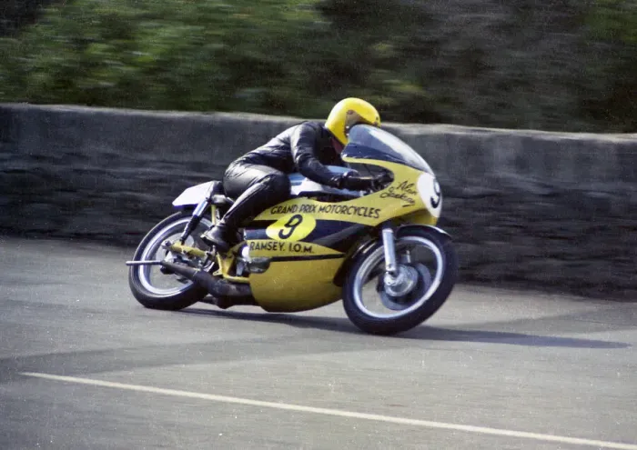 Framed Print : Alan Jackson (Suzuki) 1974 Senior Manx Grand Prix