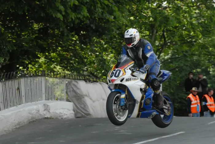 Framed Print : Alan Jackson (Suzuki) 2009 Superbike TT
