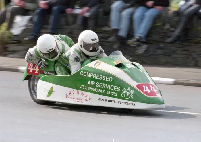 Framed Print : Alan Langton & Jamie Scarffe (Yamaha) 2000 Sidecar TT Framed Print : Alan Langton & Jamie Scarffe (Yamaha) 2000 Sidecar TT