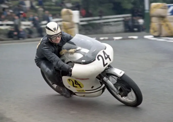 Framed Print : Alan Lawton (Norton) 1971 Senior TT Framed Print : Alan Lawton (Norton) 1971 Senior TT