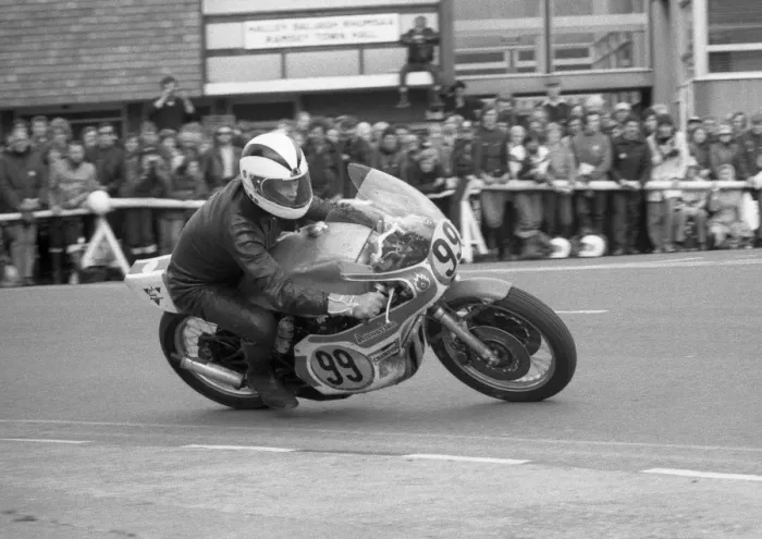 Framed Print : Alan Lawton (Yamaha) 1981 Senior TT