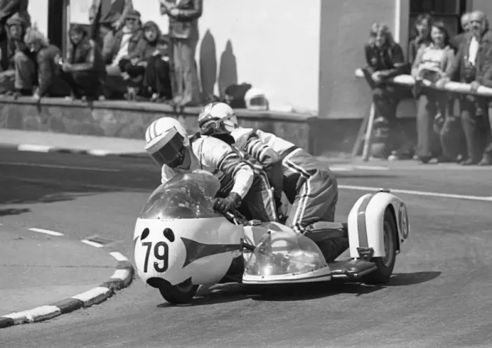 Framed Print : Alan Moss & Brian Vousden (Triumph) 1975 500 Sidecar TT Framed Print : Alan Moss & Brian Vousden (Triumph) 1975 500 Sidecar TT