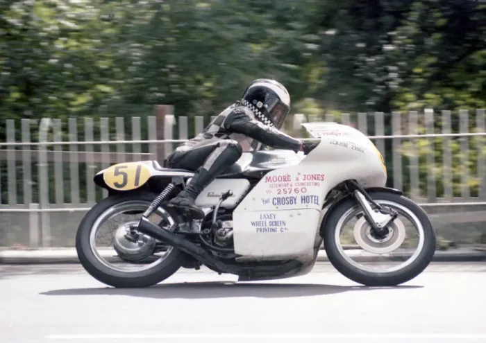 Framed Print : Alan Phillips (Norton) 1983 Senior Manx Grand Prix