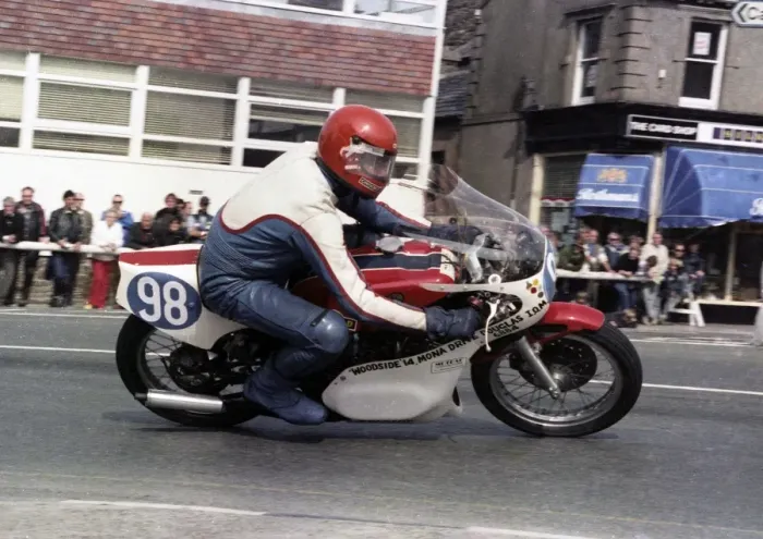 Framed Print : Alan Potter (Yamaha) 1983 Junior Manx Grand Prix