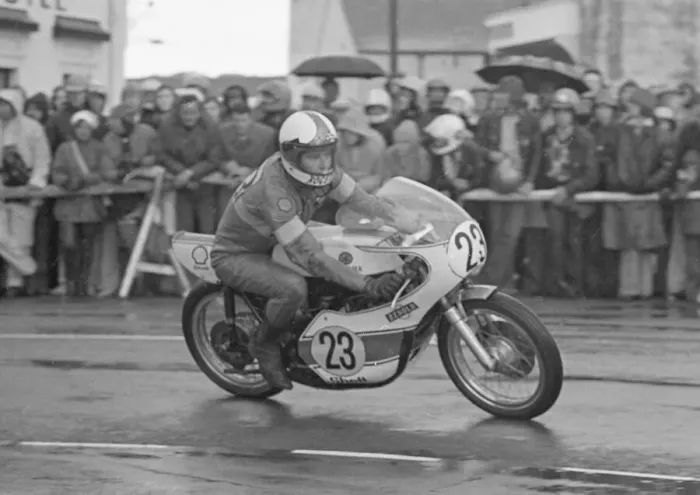 Framed Print : Alan Rogers (Yamaha) 1975 Senior TT Framed Print : Alan Rogers (Yamaha) 1975 Senior TT