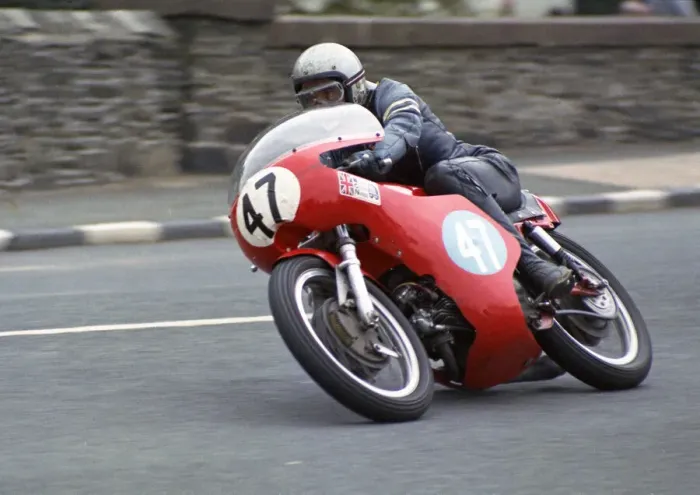 Framed Print : Alan Ryall (Aermacchi) 1972 Junior Manx Grand Pix Framed Print : Alan Ryall (Aermacchi) 1972 Junior Manx Grand Pix