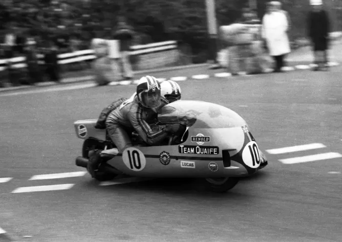 Framed Print : Alan Sansum & Chris Emmins (Quaife Triumph) 1972 750 Sidecar TT Framed Print : Alan Sansum & Chris Emmins (Quaife Triumph) 1972 750 Sidecar TT