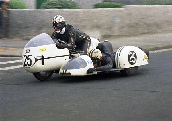 Alan Sunsum & Alex Macfadzean (Triumph) 1970 500 Sidecar TT