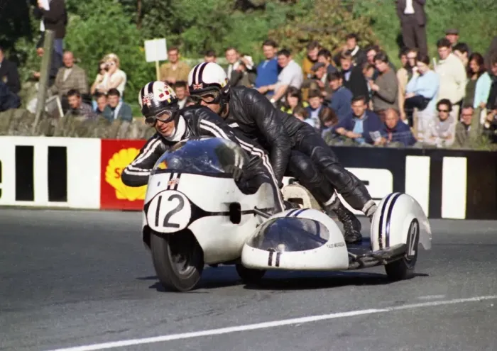 Framed Print : Alan Sunsum / Alex Macfadzean (Triumph) at Quarter Bridge: 1968 Sidecar TT Framed Print : Alan Sunsum / Alex Macfadzean (Triumph) at Quarter Bridge: 1968 Sidecar TT