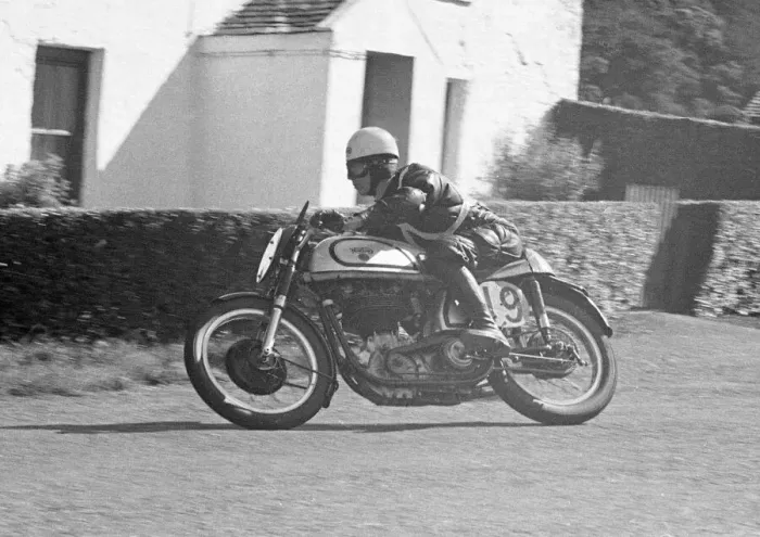 Framed Print : Alan Taylor (Norton) 1951 Senior Manx Grand Prix Framed Print : Alan Taylor (Norton) 1951 Senior Manx Grand Prix