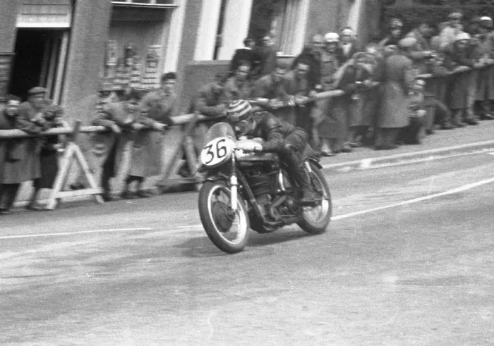 Framed Print : Albert Moule (Norton) 1956 Senior TT Framed Print : Albert Moule (Norton) 1956 Senior TT