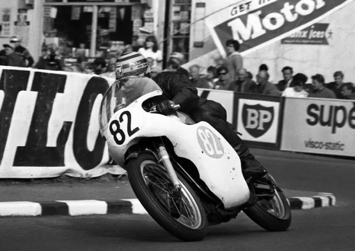 Framed Print : Albert Moule (Norton) 1966 Junior TT Framed Print : Albert Moule (Norton) 1966 Junior TT