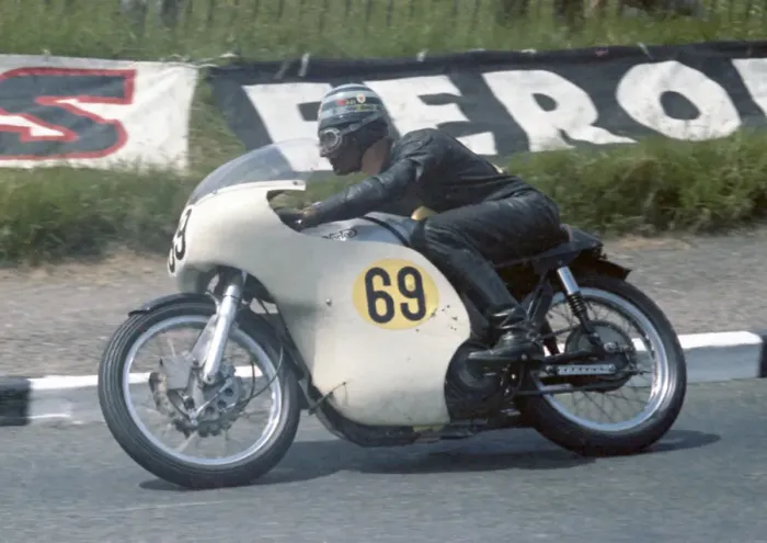Framed Print : Albert Moule (Norton) 1967 Senior TT Framed Print : Albert Moule (Norton) 1967 Senior TT