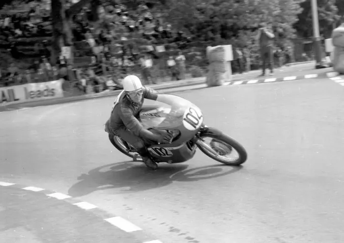 Framed Print : Albert Spooner (Norton) 1969 Senior TT Framed Print : Albert Spooner (Norton) 1969 Senior TT