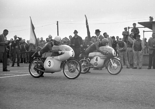 Alberto Pagani (Kreidler) and Hugh Anderson (Suzuki) 1963 50cc TT