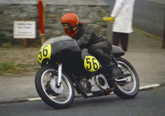 Framed Print : Alec Swallow (Velocette) 1976 Senior Manx Grand Prix Framed Print : Alec Swallow (Velocette) 1976 Senior Manx Grand Prix
