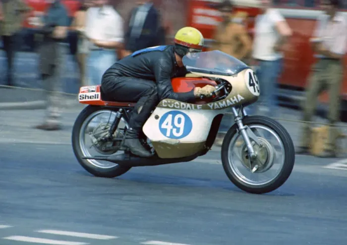 Framed Print : Alex George (Dugdale Yamaha) 1970 Junior TT Framed Print : Alex George (Dugdale Yamaha) 1970 Junior TT