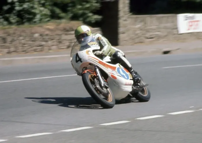 Framed Print : Alex George (Yamaha) 1975 Junior TT Framed Print : Alex George (Yamaha) 1975 Junior TT