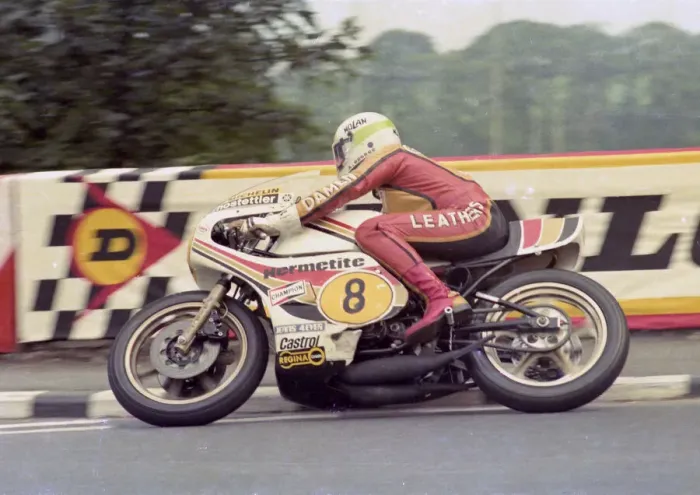 Framed Print : Alex George (Yamaha) 1976 Senior TT Framed Print : Alex George (Yamaha) 1976 Senior TT