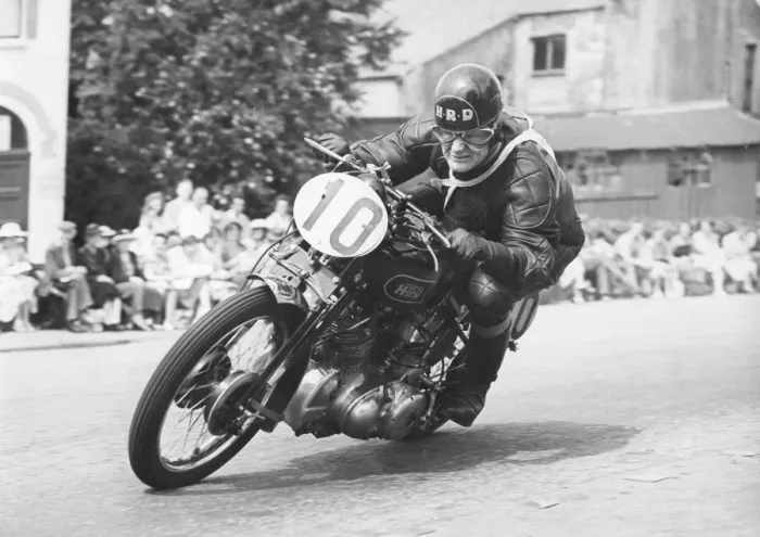 Framed Print : Alex Philip (Vincent) 1950 1000cc Clubman TT