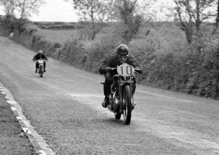 Framed Print : Alex Phillip (Vincent) 1950 1000cc Clubman TT Framed Print : Alex Phillip (Vincent) 1950 1000cc Clubman TT