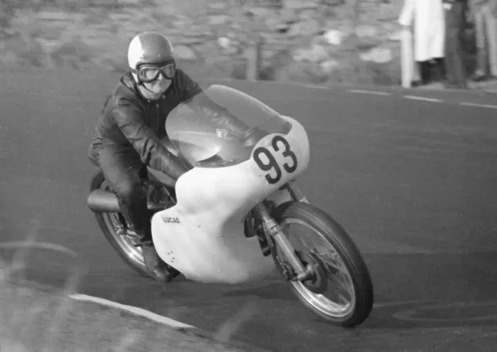 Framed Print : Alistair Copland (Norton) 1970 Senior Manx Grand Prix Framed Print : Alistair Copland (Norton) 1970 Senior Manx Grand Prix