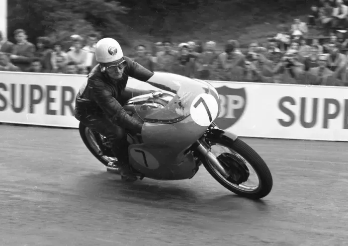 Framed Print : Alistair King (Norton) 1961 Senior TT Framed Print : Alistair King (Norton) 1961 Senior TT