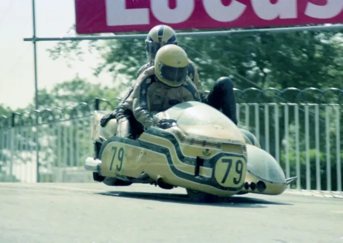 Framed Print : Alistair Lewis & Jim Law (Laverda) 1976 1000 Sidecar TT