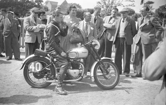 Framed Print : Allan Jefferies (Triumph) 1949 Senior Clubman TT Framed Print : Allan Jefferies (Triumph) 1949 Senior Clubman TT