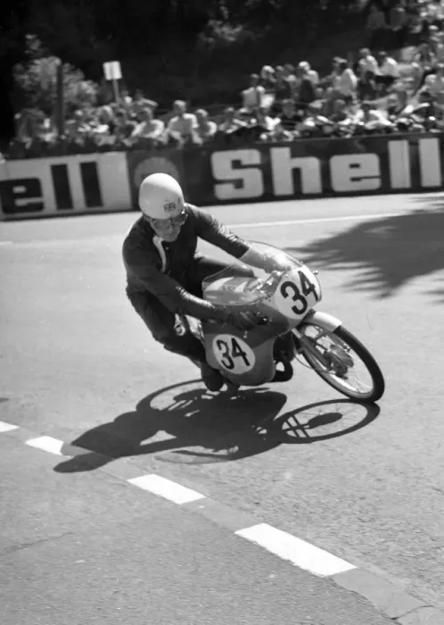 Framed Print : Allan Robinson MBE (Suzuki) 1968 50cc TT Framed Print : Allan Robinson MBE (Suzuki) 1968 50cc TT