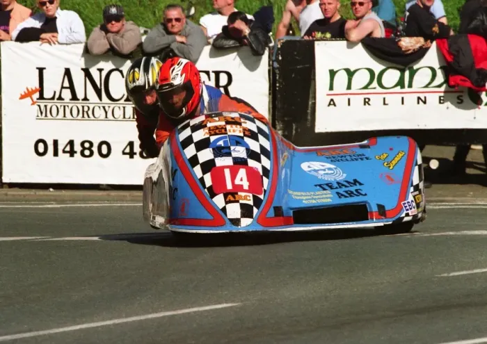 Framed Print : Allan Schofield & Ian Simons (Baker) 1999 Sidecar TT Framed Print : Allan Schofield & Ian Simons (Baker) 1999 Sidecar TT