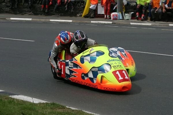 Allan Schofield & Mark Cox (M. R. Equipe) 2004 Sidecar TT
