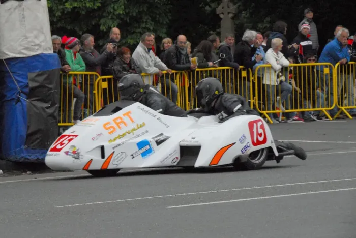 Framed Print : Allan Schofield & Steve Thomas (Suzuki) 2017 Sidecar TT Framed Print : Allan Schofield & Steve Thomas (Suzuki) 2017 Sidecar TT