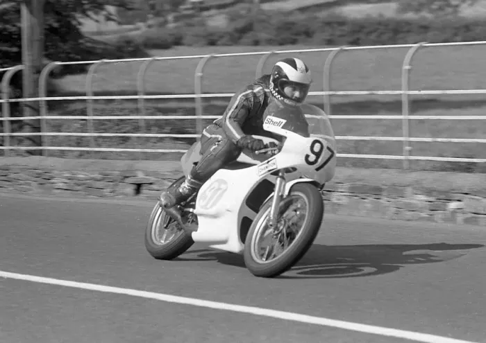 Framed Print : Allen Evans (Yamaha) 1981 Junior Manx Grand Prix