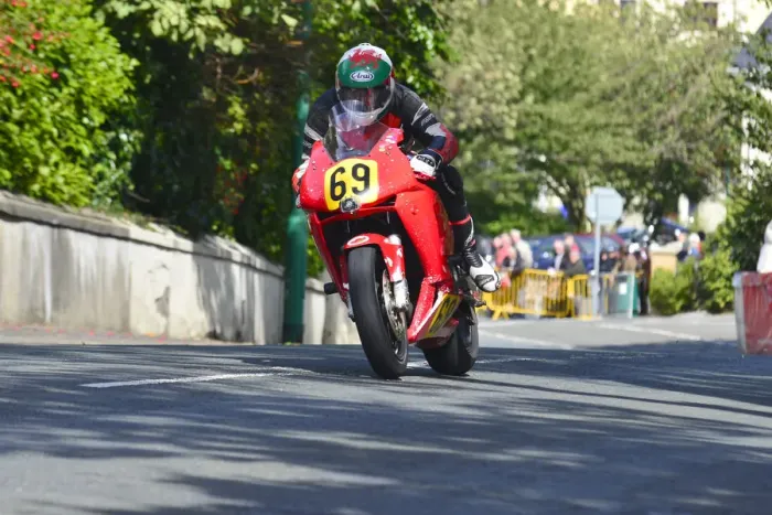 Framed Print : Alun Thomas (Honda) 2014 Senior Manx Grand Prix Framed Print : Alun Thomas (Honda) 2014 Senior Manx Grand Prix