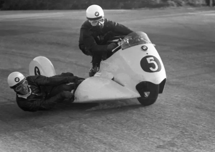 Framed Print : Alwyn Ritter & Edwin Blauth (BMW) 1958 Sidecar TT