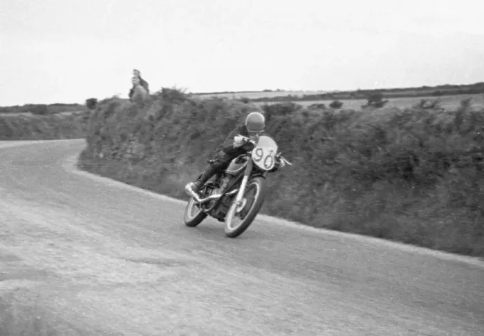 Framed Print : Aminar Howth (AJS) 1950 Junior Manx Grand Prix Framed Print : Aminar Howth (AJS) 1950 Junior Manx Grand Prix