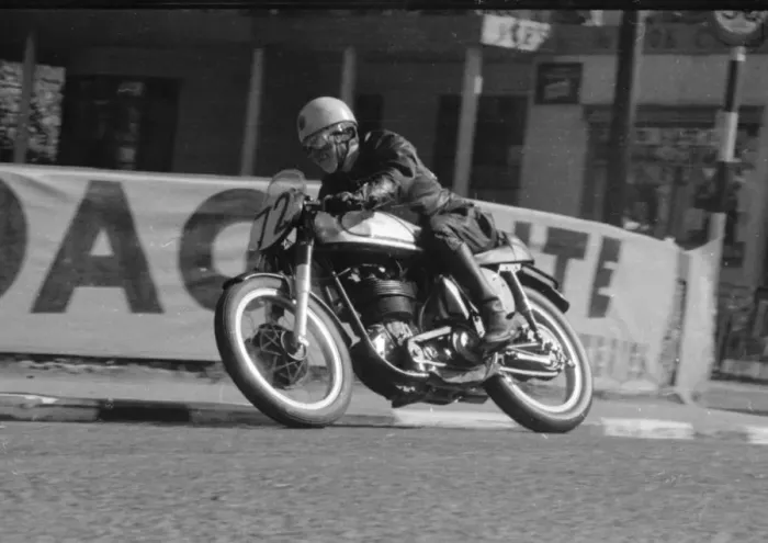 Framed Print : Bill Anderson (Norton) 1957 Junior Manx Grand Prix Framed Print : Bill Anderson (Norton) 1957 Junior Manx Grand Prix